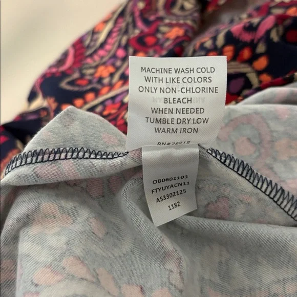 Appleseed's Paisley Blouse - Red and Black 3/4 Sleeves 2X - Picture 7 of 7